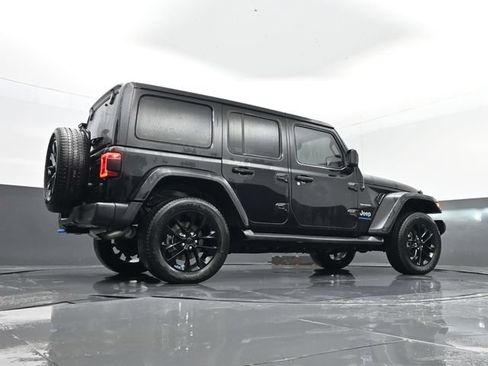Used 2023 Jeep Wrangler Unlimited Sahara w/ Cold Weather Group AWD/4WD image 28