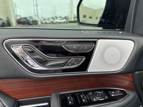 Used 2023 Lincoln Navigator Reserve AWD/4WD image 12