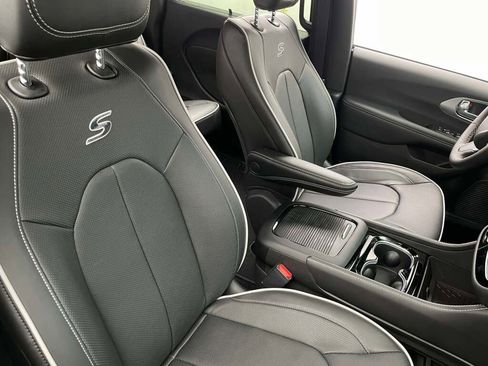 New 2026 Chrysler Pacifica Limited w/ S Appearance Package image 23