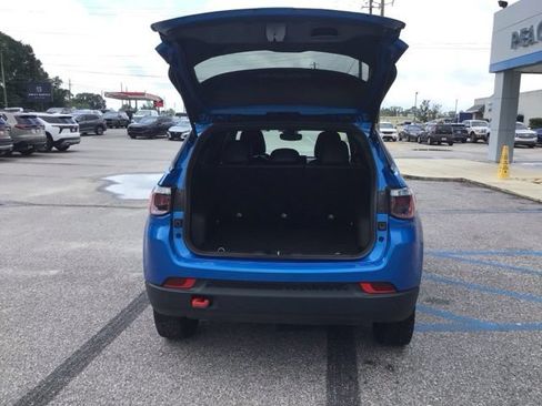 Used 2025 Jeep Compass Trailhawk AWD/4WD image 5