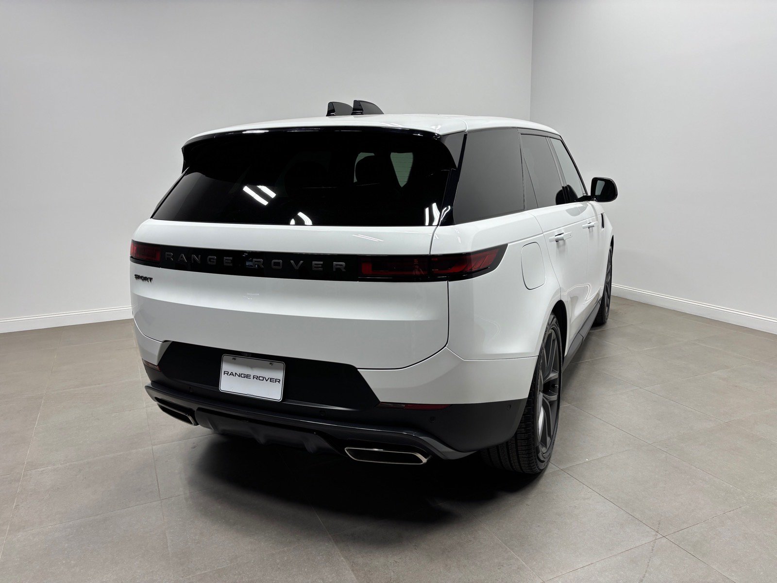 Used 2026 Land Rover Range Rover Sport SE AWD/4WD image 7