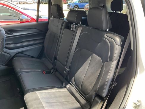 Used 2023 Jeep Grand Cherokee L Laredo image 20