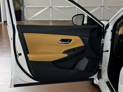 Used 2023 Nissan Sentra SV w/ SV Premium Package image 15