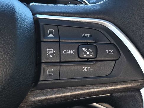 Used 2024 Jeep Grand Cherokee Limited w/ Luxury Tech Group II image 29