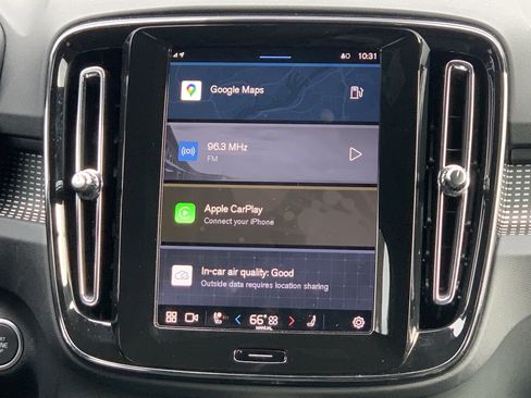 Used 2025 Volvo XC40 B5 Plus image 31