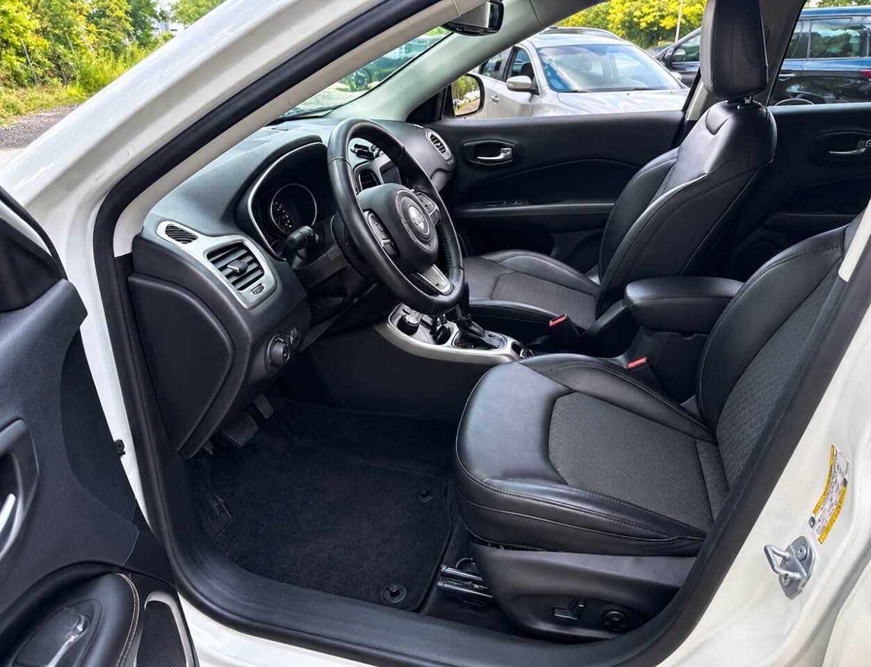 Used 2019 Jeep Compass Latitude w/ Popular Equipment Group AWD/4WD image 6