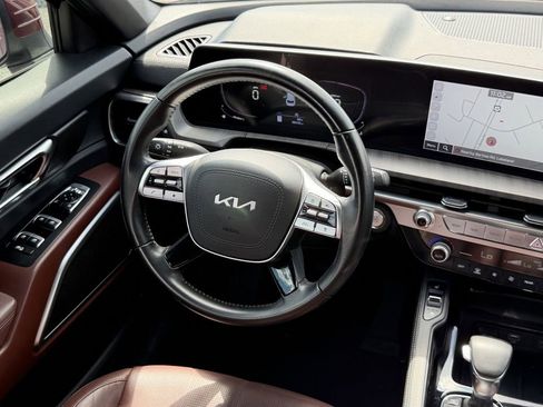 Certified 2023 Kia Telluride EX w/ EX Captain's Chair Package FWD image 15