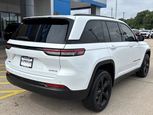 Used 2023 Jeep Grand Cherokee Altitude AWD/4WD image 3