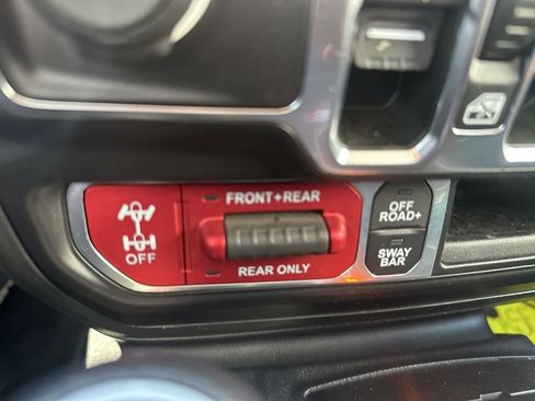 Used 2022 Jeep Wrangler Unlimited Rubicon w/ LED Lighting Group AWD/4WD image 23