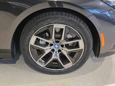 Used 2025 BMW i5 xDrive40 w/ Premium Package image 10