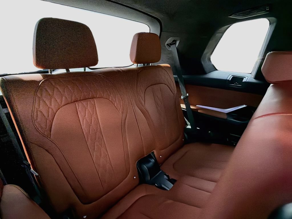 Used 2022 BMW X7 M50i w/ Dynamic Handling Package AWD/4WD image 21