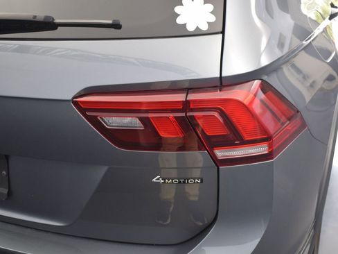 Certified 2022 Volkswagen Tiguan SE R-Line image 23