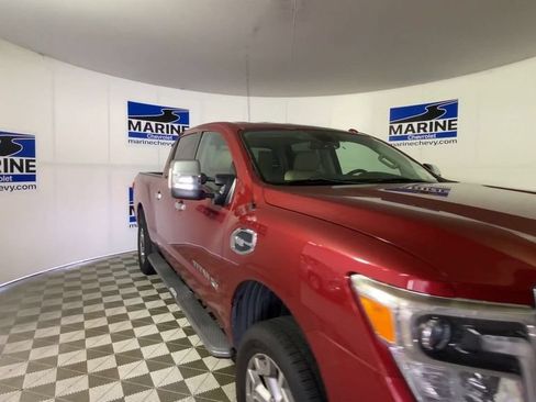 Used 2017 Nissan Titan SL AWD/4WD image 4