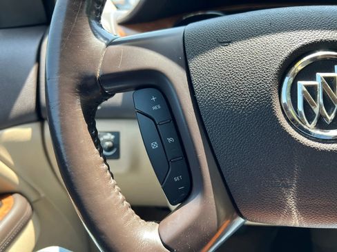 Used 2011 Buick Enclave CXL FWD image 22