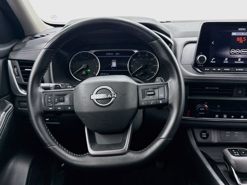 Used 2025 Nissan Rogue SV FWD image 18