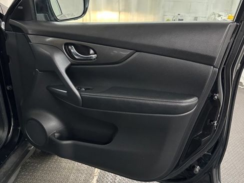 Used 2017 Nissan Rogue SV w/ Sun & Sound Touring Package AWD/4WD image 32