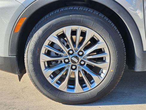 Used 2025 Cadillac XT4 Premium Luxury image 10