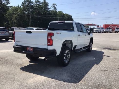 Used 2022 Chevrolet Silverado 2500 Custom w/ Custom Convenience Package AWD/4WD image 4