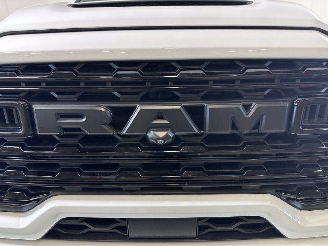 Used 2025 RAM 2500 Limited AWD/4WD image 9
