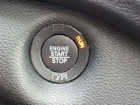 Certified 2021 Jeep Cherokee Latitude Plus w/ Sun & Sound Group image 24