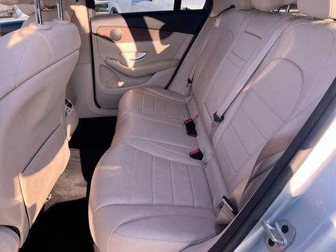 Used 2022 Mercedes-Benz GLC 300 4MATIC image 23