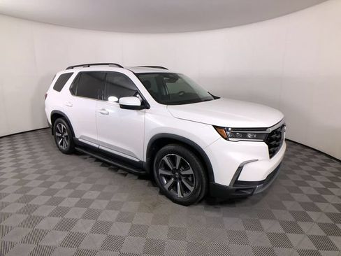 Used 2023 Honda Pilot Touring image 2