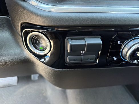 Used 2025 GMC Sierra 1500 SLT AWD/4WD image 23