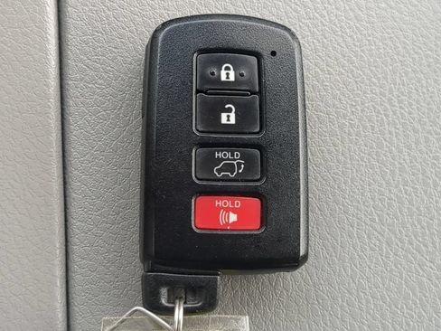 Used 2018 Toyota Highlander Limited Platinum AWD/4WD image 29
