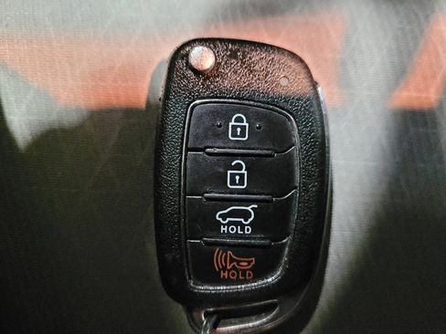 Used 2017 Hyundai Tucson SE image 32