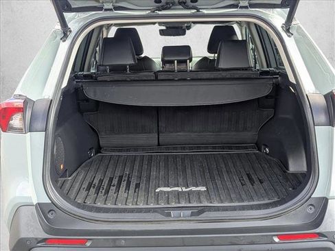 Used 2022 Toyota RAV4 XLE Premium image 6