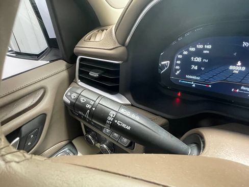 Used 2022 GMC Yukon XL Denali AWD/4WD image 35