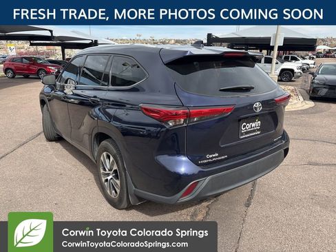 Used 2022 Toyota Highlander XLE image 5