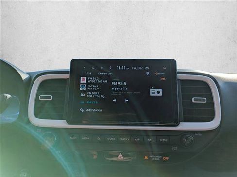 Used 2024 Hyundai Venue Limited image 12