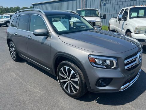 Used 2021 Mercedes-Benz GLB 250 4MATIC image 3