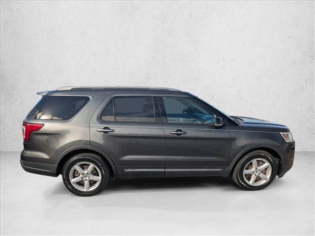 Used 2018 Ford Explorer XLT w/ Equipment Group 202A FWD image 4