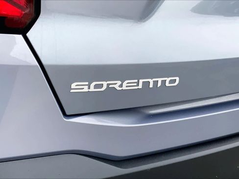 Used 2025 Kia Sorento LX FWD image 10