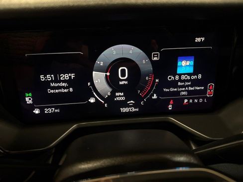 Used 2025 GMC Acadia Elevation image 18