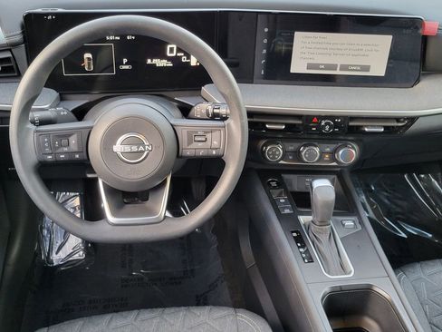 Certified 2025 Nissan Kicks SV image 4