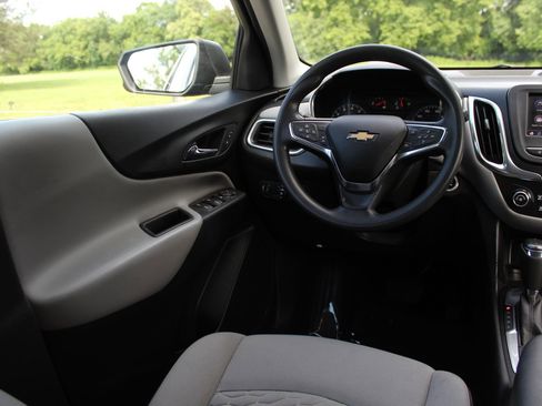 Used 2020 Chevrolet Equinox LS w/ LS Convenience Package FWD image 9