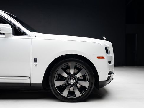 Used 2024 Rolls-Royce Cullinan w/ Cullinan Package AWD/4WD image 40