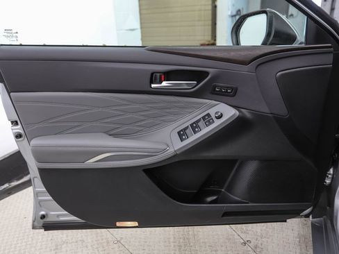 Used 2020 Toyota Avalon Limited w/ All Weather Liner Package FWD image 9