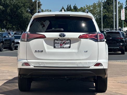 Used 2018 Toyota RAV4 LE w/ All Weather Liner Package FWD image 5