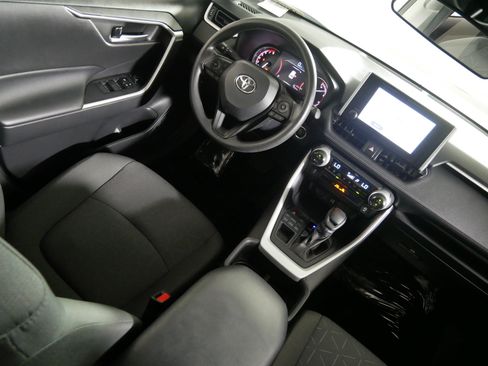 Used 2024 Toyota RAV4 XLE AWD/4WD image 9