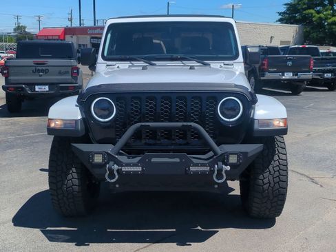 Certified 2021 Jeep Gladiator Sport AWD/4WD image 3