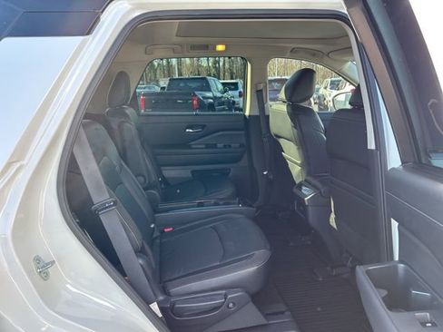 Used 2024 Nissan Pathfinder SL w/ SL Premium Package image 18