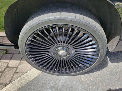 Used 2021 Chevrolet Suburban High Country w/ Premium Package image 11