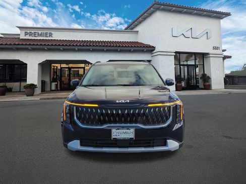 New 2026 Kia Carnival EX FWD image 3