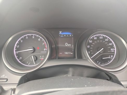 Used 2023 Toyota Camry SE FWD image 3
