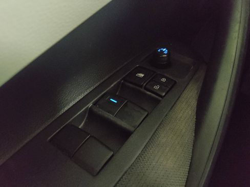 Used 2020 Toyota Corolla LE FWD image 27