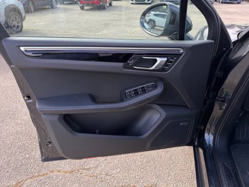 Used 2023 Porsche Macan w/ Premium Package Plus image 21